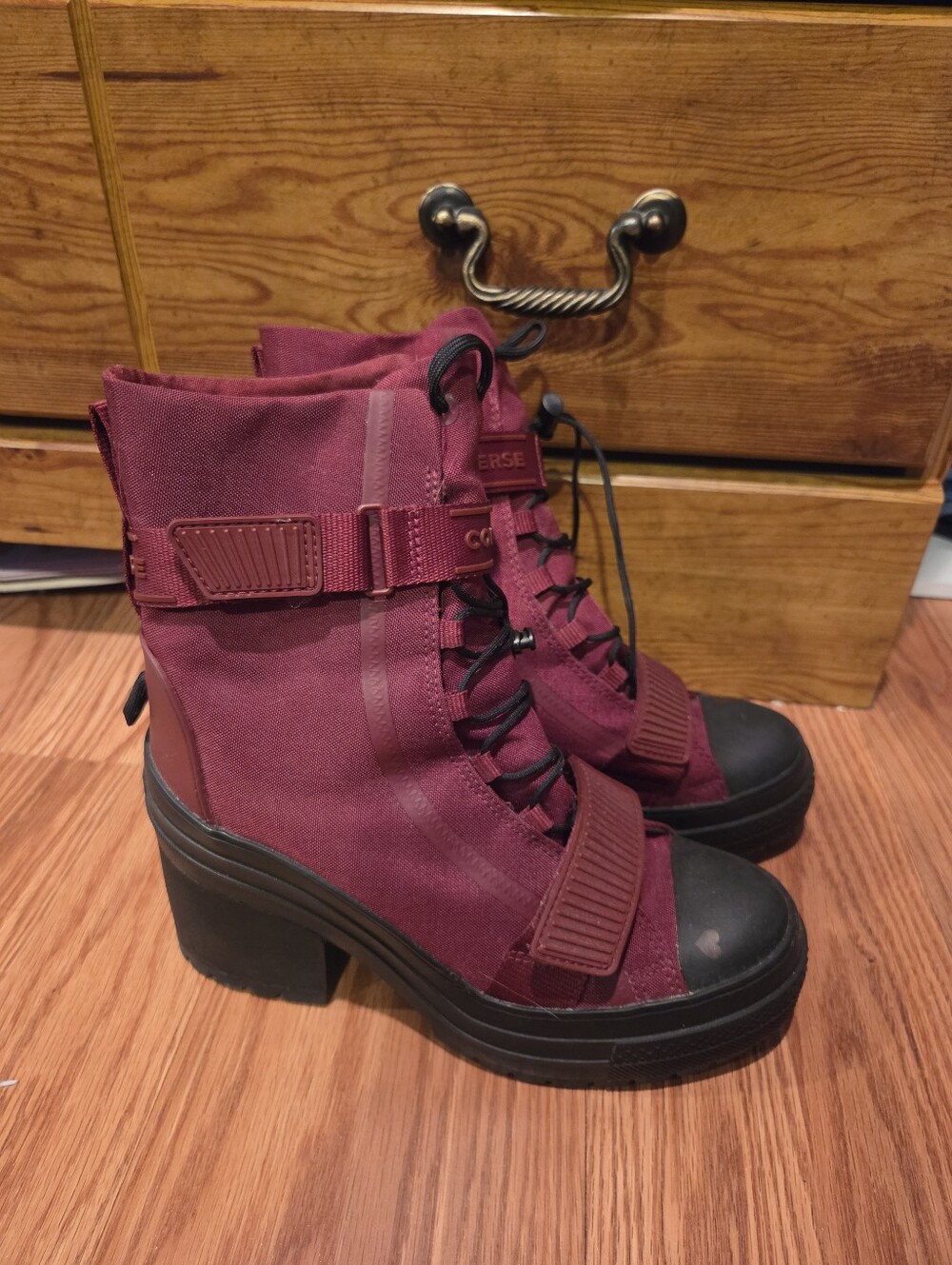 Converse Women's Maroon GR82